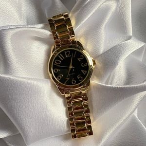 Beautiful classic gold tone black face ladies watch new batt